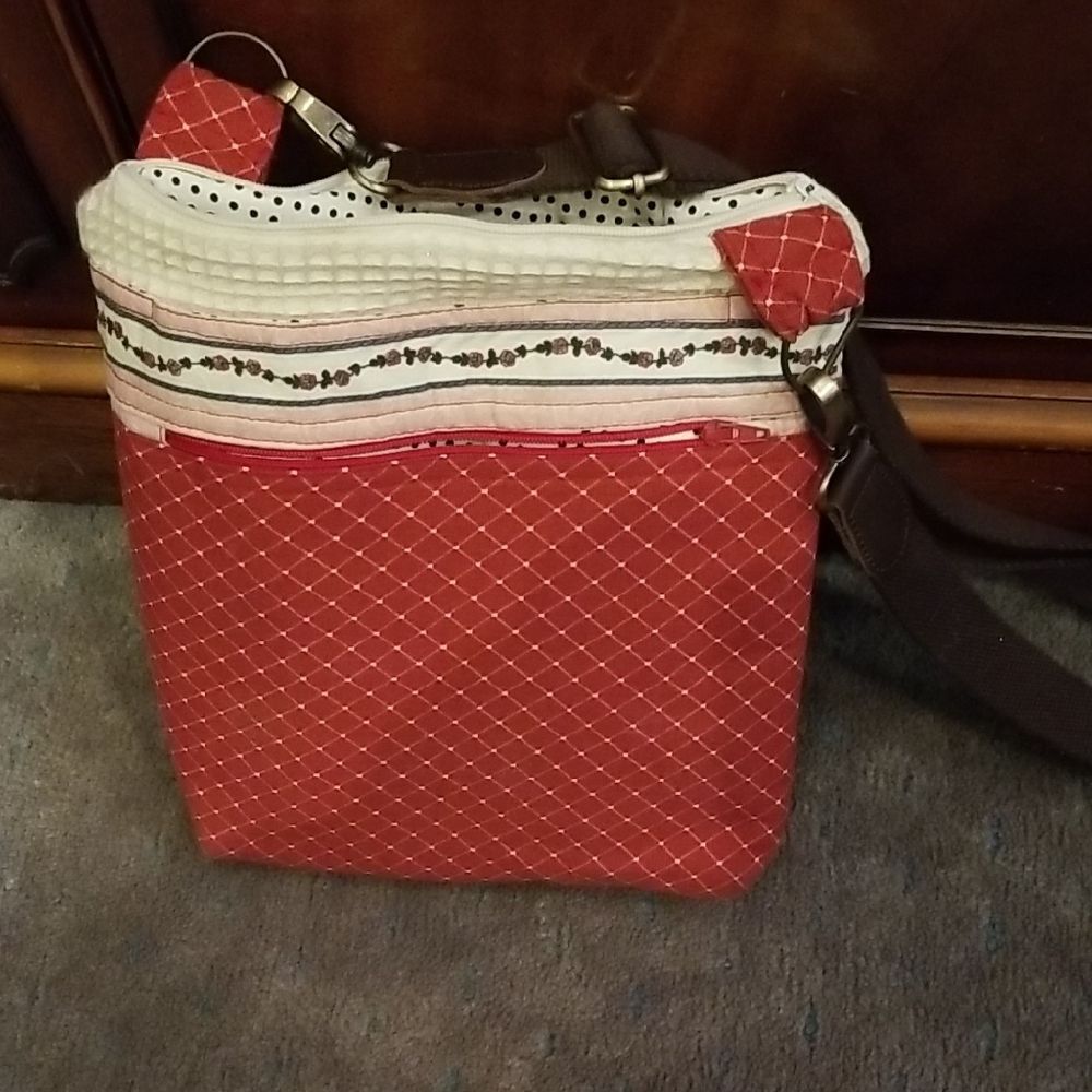 Chic Red and White Women's Shoulder Bag!!! In The STYLE of Vera Bradley!!!